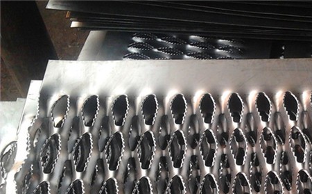 不銹鋼鱷魚嘴防滑板